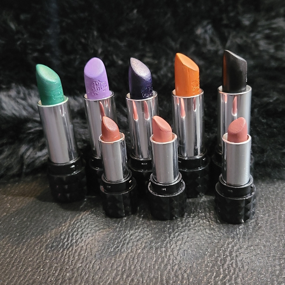 COPY - Kat Von D studded kiss